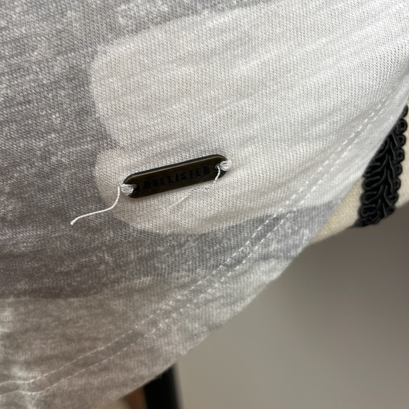 Hollister Must Have Collection M Long Sleeve Shirt White/Gray Soft and Comfy - Picture 4 of 10